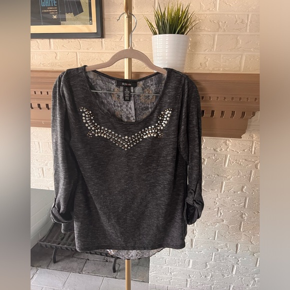 Top with Surprise in the Back and Rhinestone and Pearl-like Detailing - Picture 1 of 4